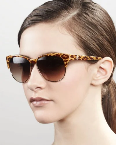Browline comes with different patterns and prints to spice up your nerd look.