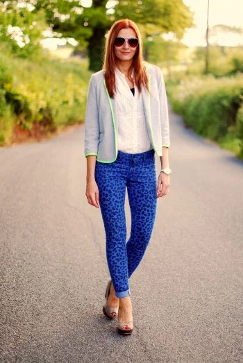 Electric blue pants can spice up your light coloured outfit