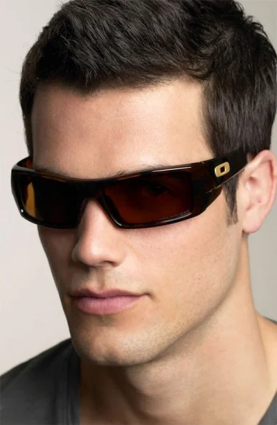 Sports Type of sunglasses has sleeker lenses with less frames